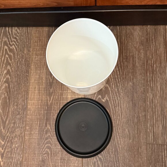 Tupperware One Touch Reminder Canisters – Set of 4 - Picture 11 of 16